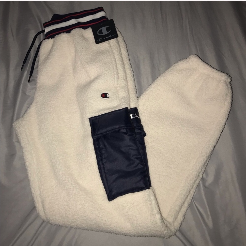 Champion men’s Sherpa cargo joggers🆕